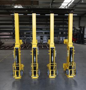 Warehouse container hydraulic lifting system