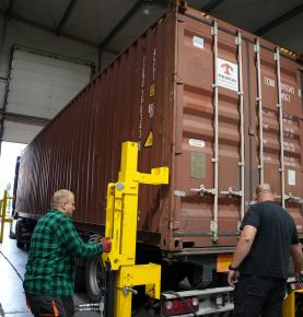 Container moving wheel lifting equipment cylinder